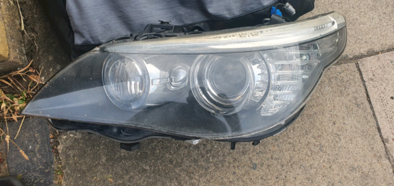 BMW 5 SERIES - E60/ E61 - XENON HEADLIGHT - PASSENGERSIDE - COMPLETE