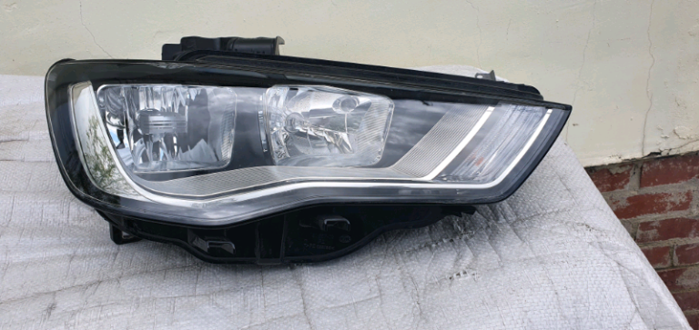 AUDI A3 - 8V - HALOGEN HEADLIGHT - DRIVERSIDE - 2013 - 2016