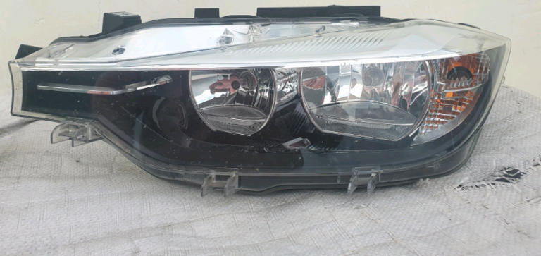BMW 3 SERIES - F30/ F31 - LCI - HALOGEN HEADLIGHT - PASSENGERSIDE 