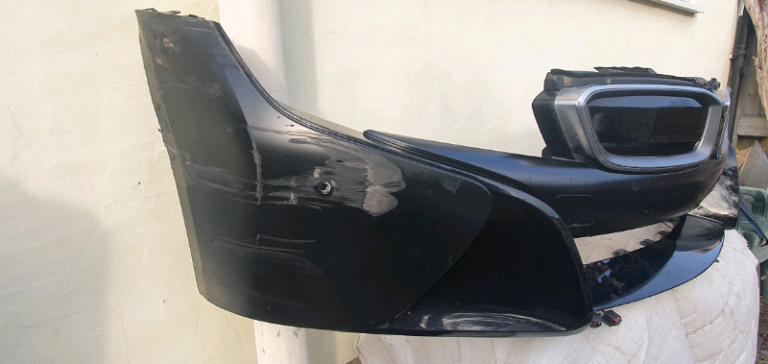 BMW i8 - COMPLETE BUMPER - WITH CAMERA AND SENSORS