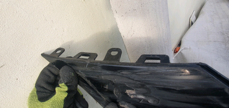 BMW i8 - COMPLETE BUMPER - WITH CAMERA AND SENSORS