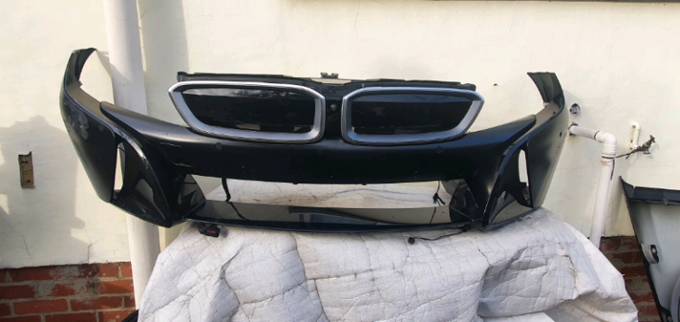 BMW i8 - COMPLETE BUMPER - WITH CAMERA AND SENSORS