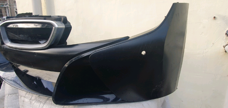 BMW i8 - COMPLETE BUMPER - WITH CAMERA AND SENSORS