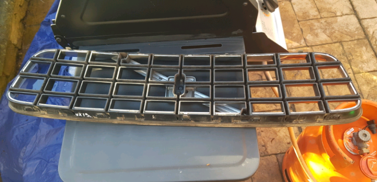 Volvo xc70 front grill in very good condition 