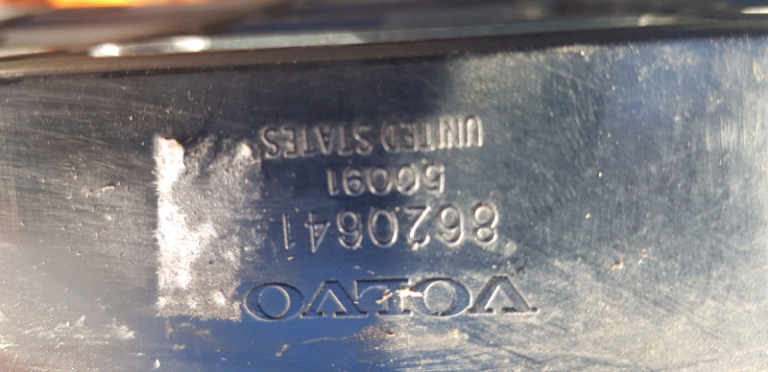 Volvo xc70 front grill in very good condition 