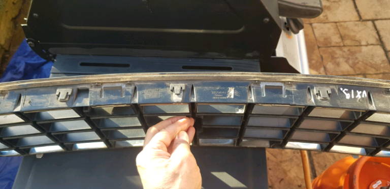 image for Volvo xc70 front grill in very good condition 