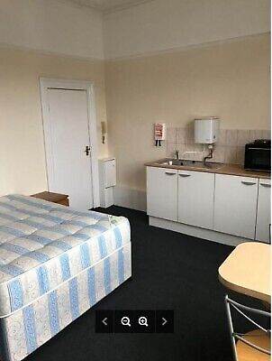 'DOUBLE STUDIO t CHISWICK, near Gunnersbury tube or Kew Bridge Station. Kew Gardens and park nearby