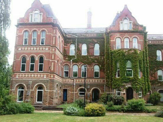 Ten minutes City Centre, One Double Bedroom Apartment, Stay from just 40 Pounds a Night