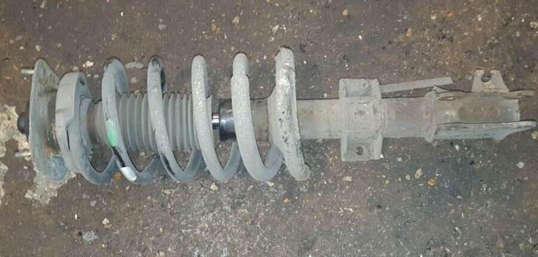 Volvo XC90 D5 2.4 Left Side Front Shock Leg 2005
