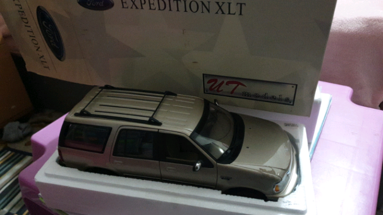 1:18 scale models