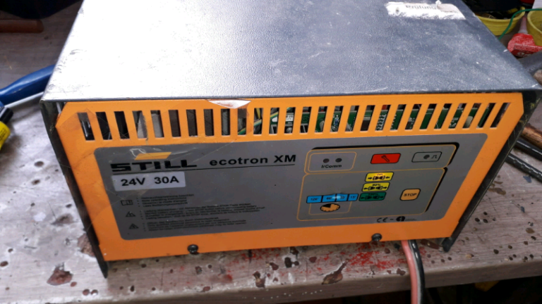  COMMERCIAL LORRY BATTERY CHARGER 24 VOLT 30 AMP LEAD ACID BATTERY CHARGER  