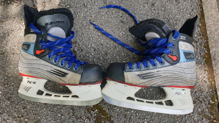 Bauer nike iceskates used condition can deliver or post 