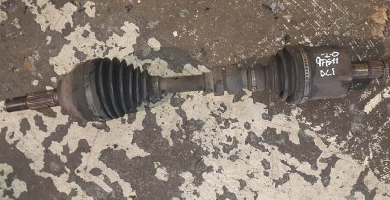 Nissan Qashqai 2.0 DCI Left Side Front Driveshaft Automatic 4WD 2008