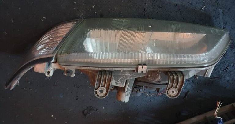 Nissan Primera Left Side Headlight And Indicator 1999