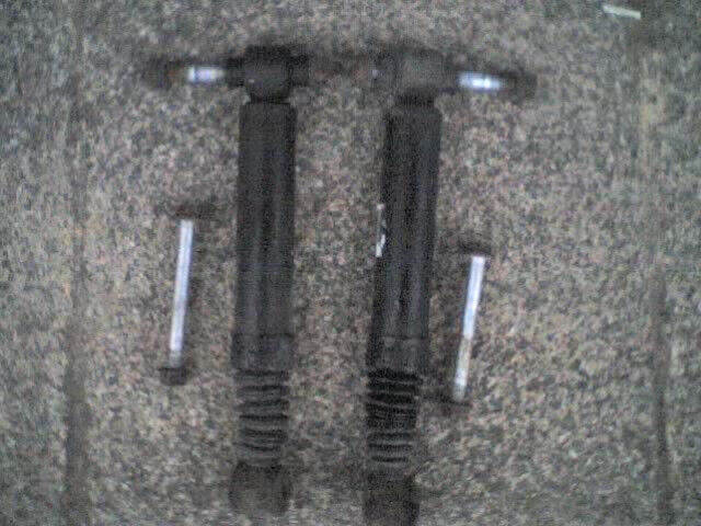 Peugeot 206 2.0 HDi 2000 Manual - REAR SHOCK ABSORBERS & BOLTS - USED