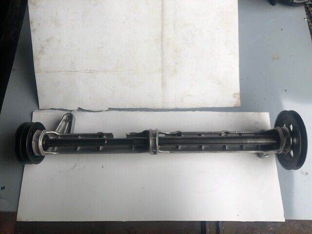 Auxiliary shaft for the alternator De Tomaso Mangusta