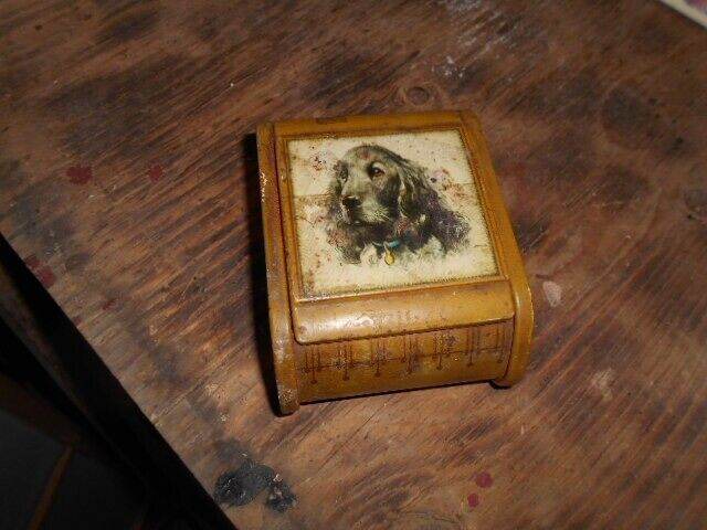 Vintage cigerette box dog scene 
