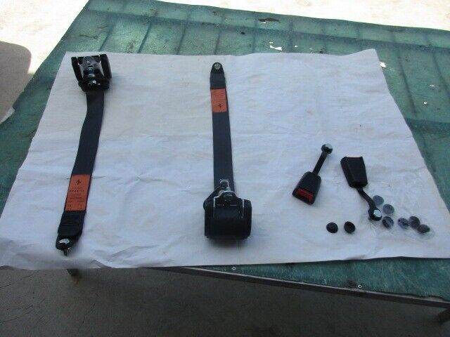 Safety belts for Ferrari F40