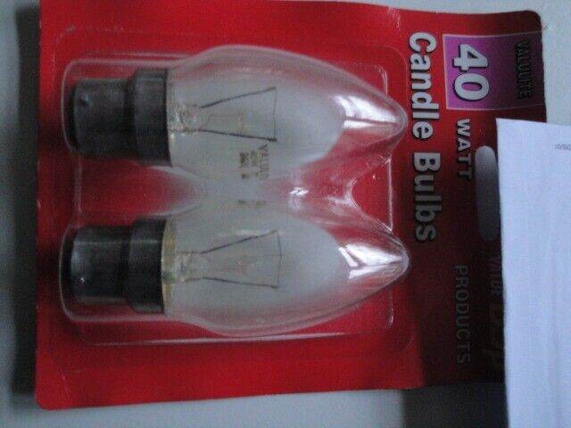 Various bayonet and screw-in light bulbs 