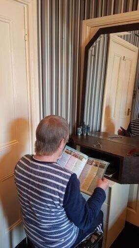 4 MATCHING HAIR SALON DRESSING OUT MIRROR UNITS ANTIQUE LEATHER FORMICA ONLY £125  EACH 