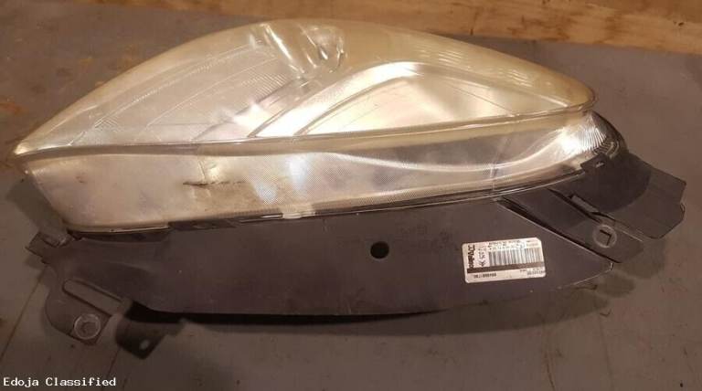 Citreon Xsara Picasso Right Side Headlight 2005