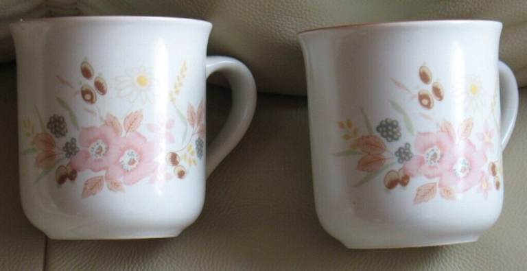 SET OF 3 MUGS - BOOTS HEDGE ROSE PATTERN, PRETTY DELICATE FLORAL DESIGN, PINK TRIM