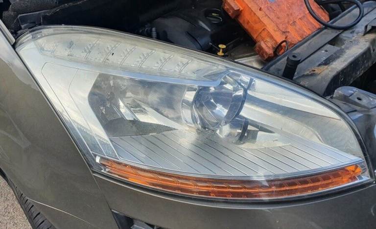 Citroen C4 Picasso Right Side Headlight 2009