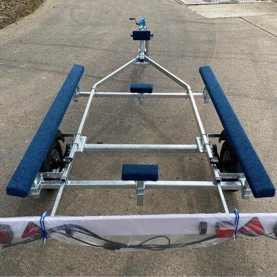 Brand new 2024 Extreme 350kg bunked trailer for inflatable up to 3.8m, 12'6 boat 24 months warranty