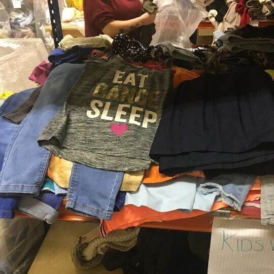 Second Hand Clothes Wholesale Ladies, Mens, Kids FROM £1 KG. Delivery Avaialble