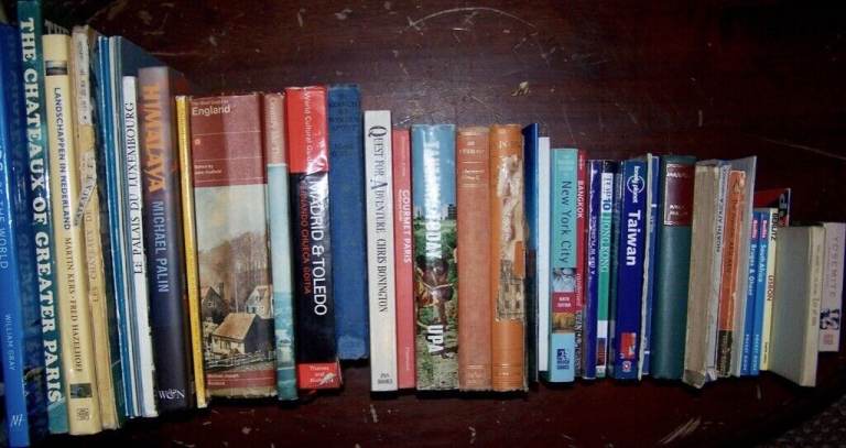Lots of 'world' books! Guides, photography, geography, topography, travel, oceanography! Cheap! 😉