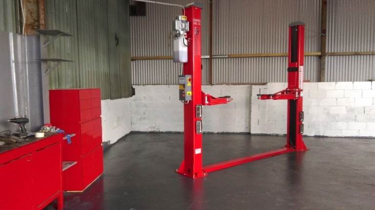 HOWDEN TOOLS  TARANTO  CAR LIFT 