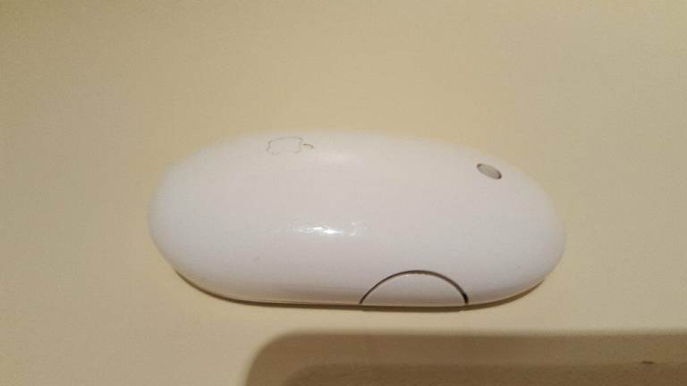 Very Good Condition Genuine Apple Mighty Mouse A1197 Wireless Bluetooth