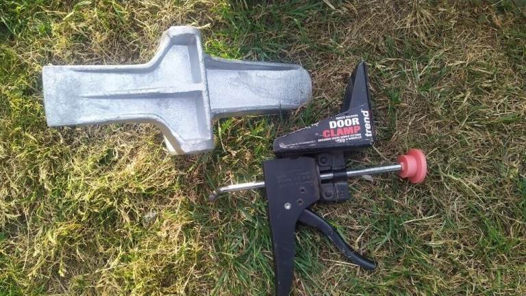 2 x door lifters raiser capenter handyman trend.free post