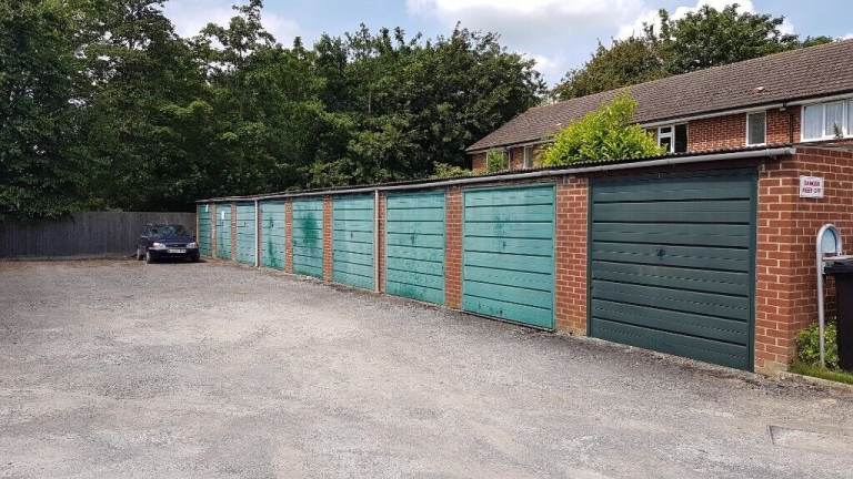 Garage/Parking/Storage to rent: Honor Close, Blenheim Road, Oxford OX5 2HP, NEW ROOFS FITTED