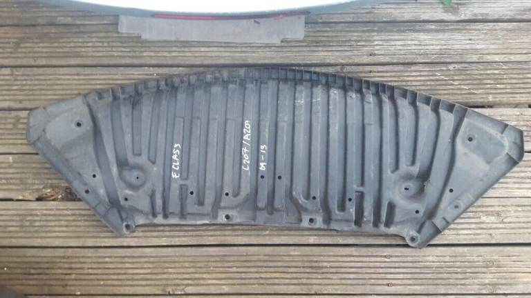 MERCEDES E CLASS - UNDERTRAY / ENGINE COVER/ ENGINE GUARD - A207/ C207