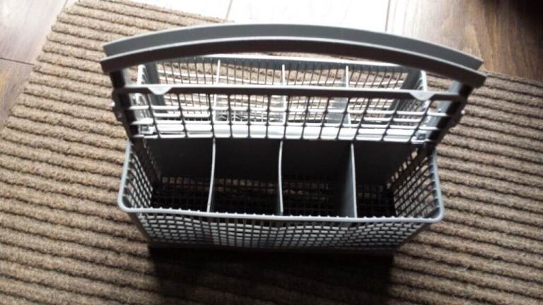 Dishwasher cutlery basket 