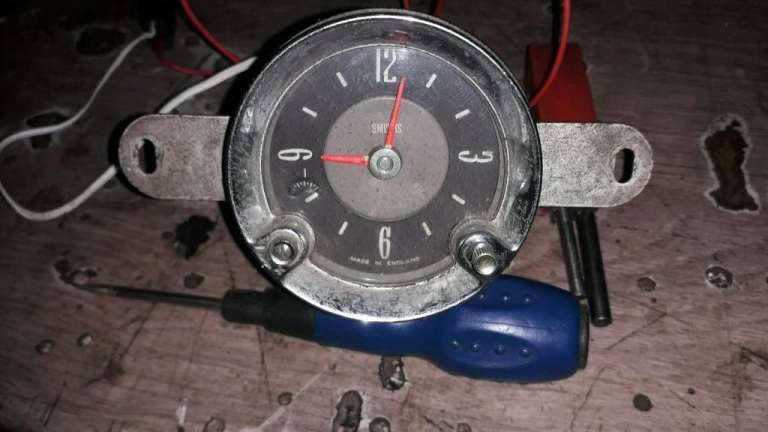 SMITH'S Vintage auto clock WORKING  AS IT SHOULD SEE PHOTOS