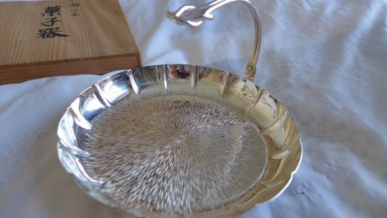 A Japanese, silver-finished serving dish, plus six matching individual plates and serving forks.