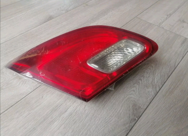 BRAND NEW ASTRA NSR TAILGATE Car Light.VAUXHALL ASTRA J 2009-2015
