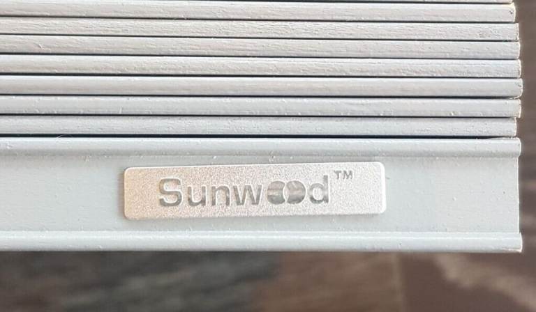 Sunwood wood venetian blind (fits door)