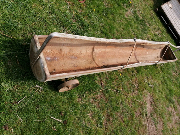 VINTAGE ANIMAL FEED TROUGH / GARDEN PLANTER 