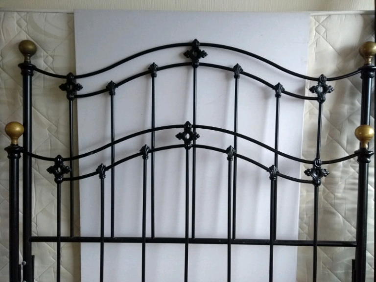 King Size Metal Frame Bed 