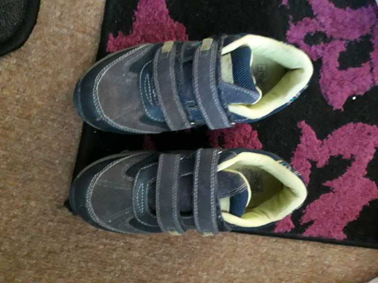 Boys trainers size 4