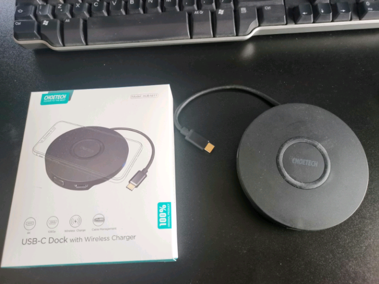 USB-C Dock with wireless charger bnib