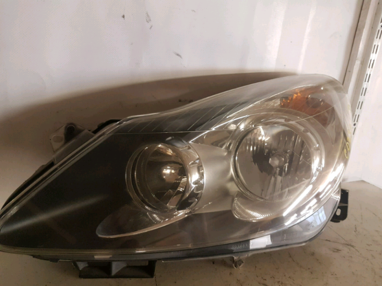 VAUXHALL  CORSA HEADLIGHT