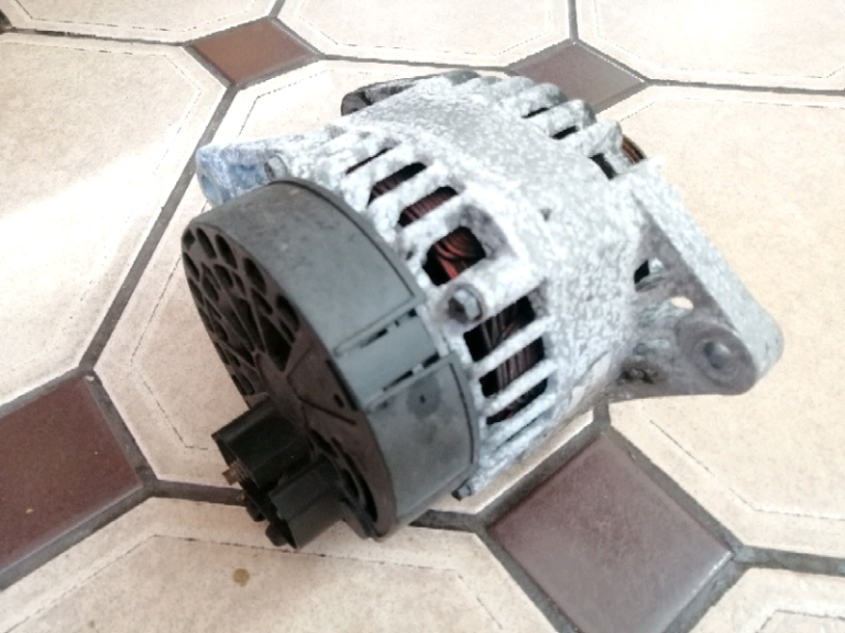 Alfa Romeo 147 Alternator complete with Alternator Belt.