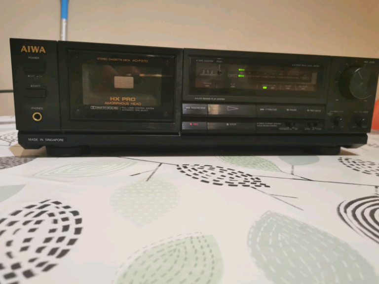 Aiwa AD-F370 cassette deck 
