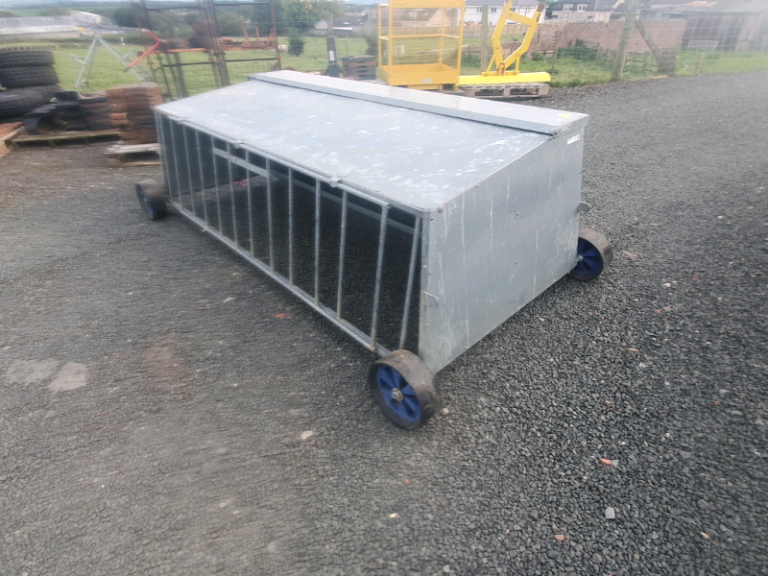 Iae 8ft walk in creep feeder with shelter farm livestock tractor 