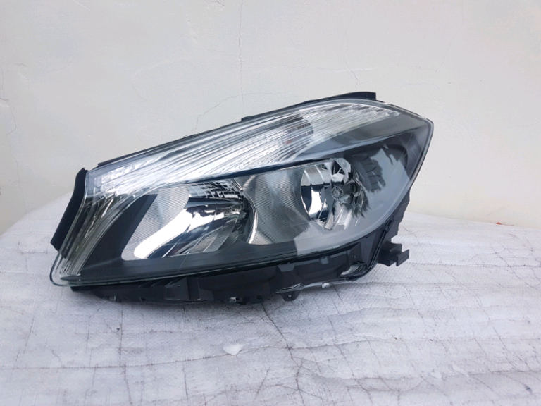 MERCEDES A CLASS - W176 - HEADLIGHT - PASSENGER SIDE - 