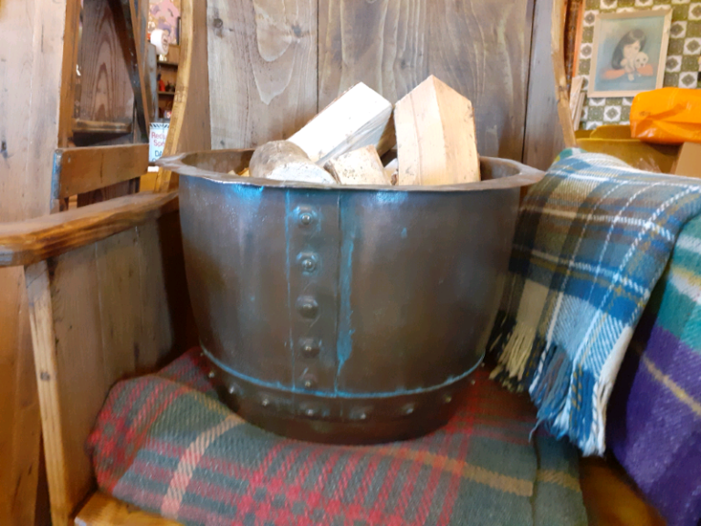 Large Antique copper planter/log bin. Riveted construction.No repairs